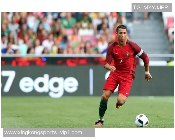 球星聚焦：足球场上绽放的璀璨明星与精彩瞬间