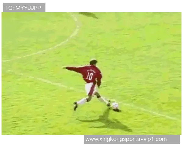 足坛吊球大师盘点:那些在比赛中精准吊射令人惊叹的球员 足坛吊球大师盘点:那些在比赛中精准吊射令人惊叹的球员