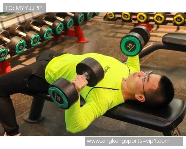 耐克传奇足球鞋与顶级前锋球星的完美结合展现速度与力量的极致魅力 耐克传奇足球鞋与顶级前锋球星的完美结合展现速度与力量的极致魅力